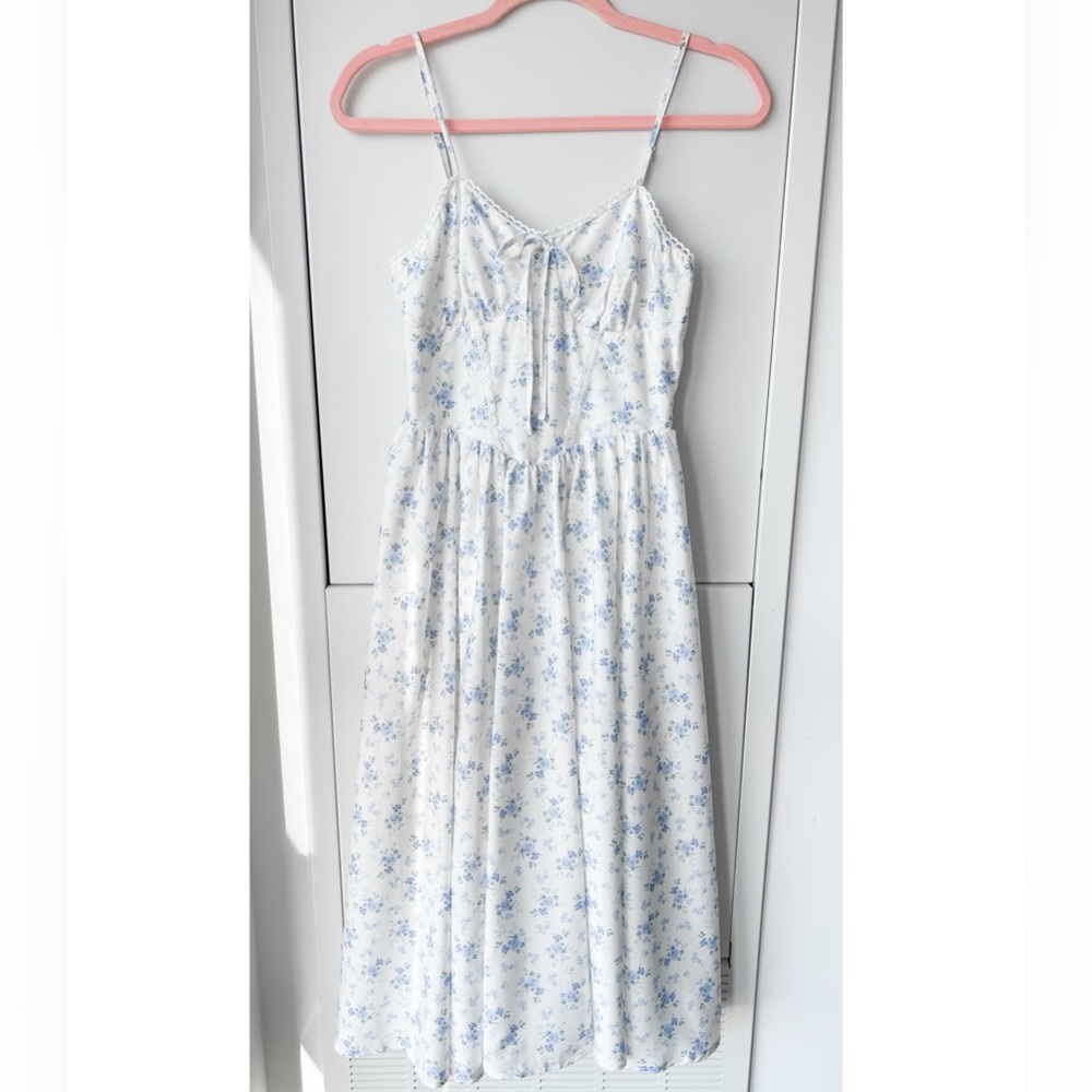Blue and white floral midi dress - Picture 4 of 15